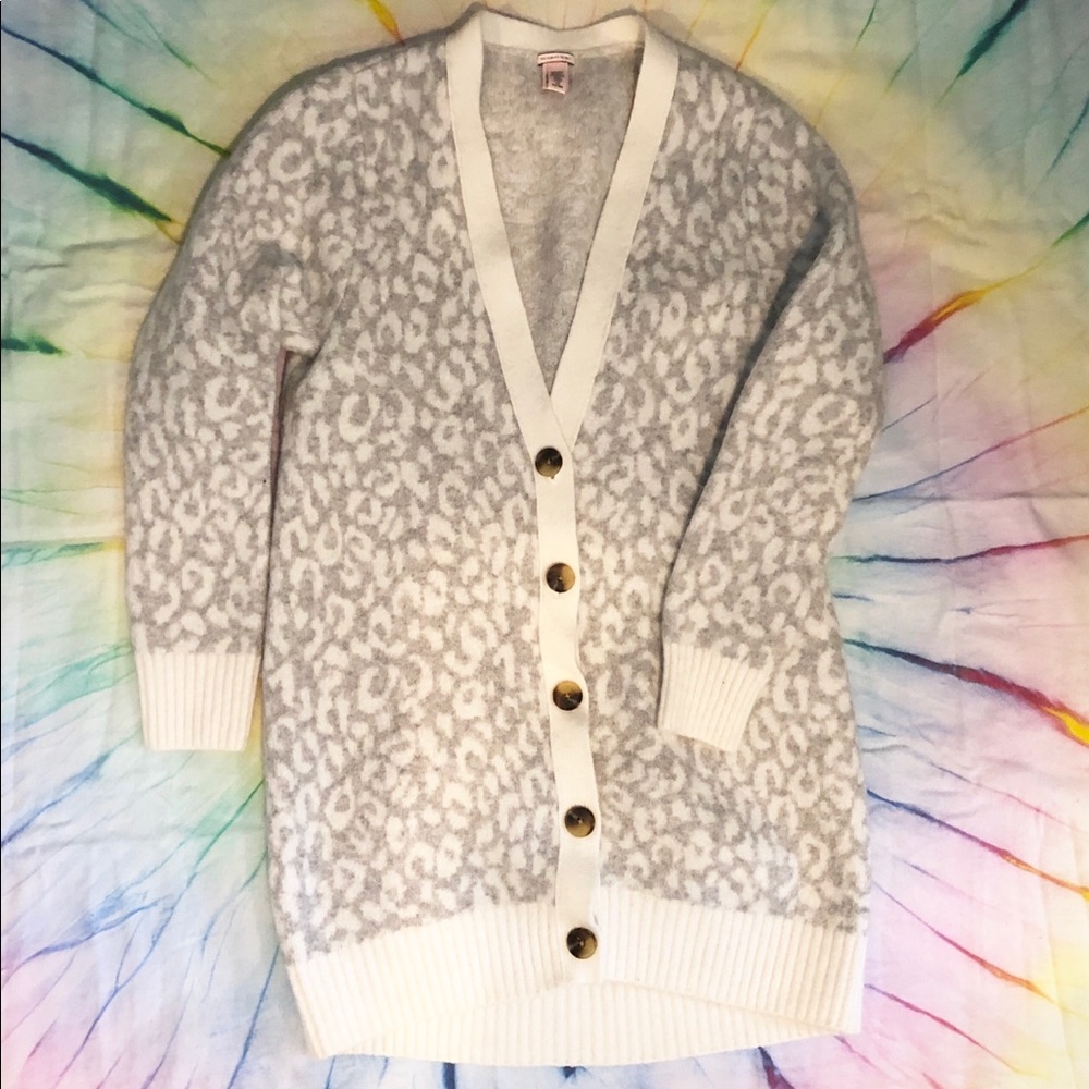 🐆 Fun Gray & White Snow Leopard Cardigan 🐆